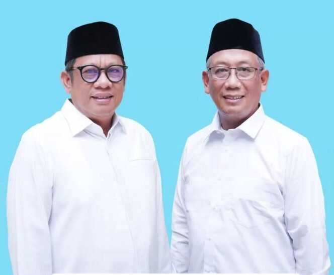 
					Basri Rase (kiri) bersama Chusnul Dhihin (kanan) bakal calon Walikota dan Wakil Walikota Bontang yang akan maju melalui jalur independen 