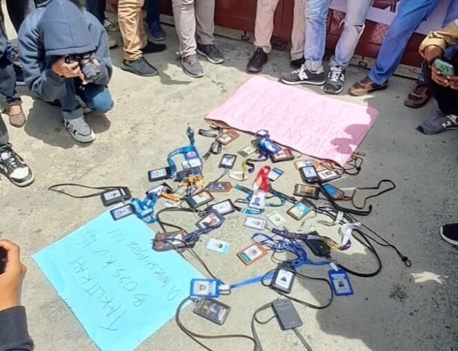 
					Jurnalis di Kaltim Aksi Tolak RUU Penyiaran