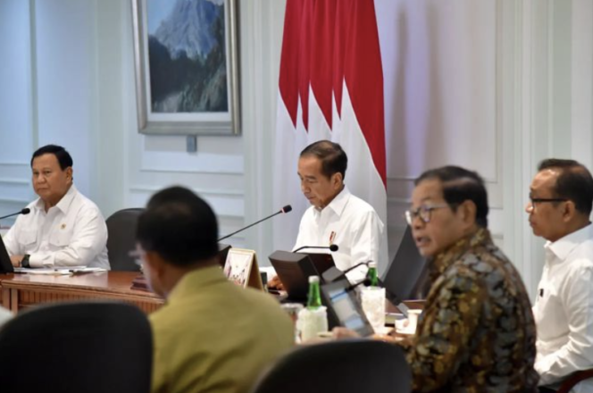 
					Presiden Joko Widodo dalam agenda rapat/ Foto: IG @jokowi