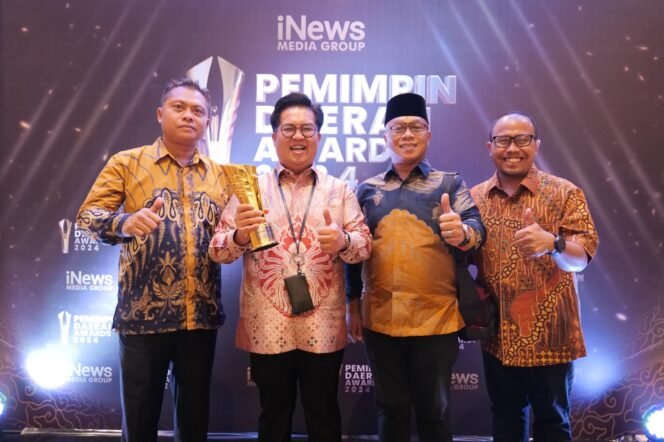 
					Wakil Bupati Kutai Kartanegara (Kukar), Rendi Solihin kembali diganjar penghargaan/ Foto: HO to Fasenews.id