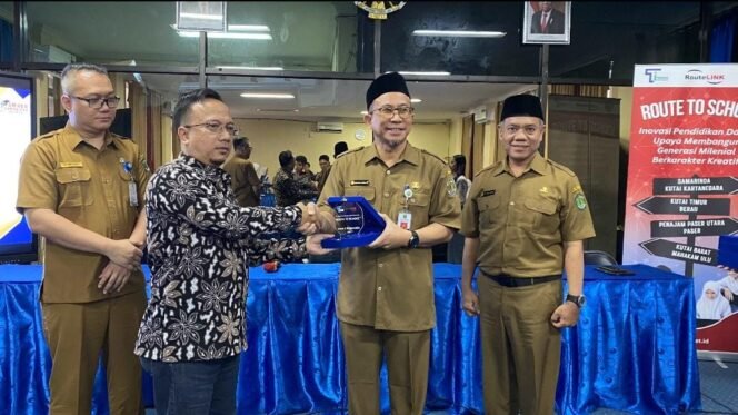 
					Simbolis saat dilakukannya Opening Ceremony Program Route to School di Samarinda/ Foto: HO