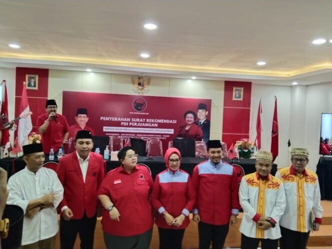 
					Para pasangan calon kepala daerah untuk 3 daerah di Kaltim yang menerima SK Rekomendasi dukungan dari PDIP/ Foto: Fasenews.id