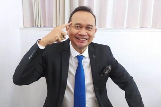 
					Komedian Cak Lontong atau Lies Hartono/ Foto: Times Indonesia