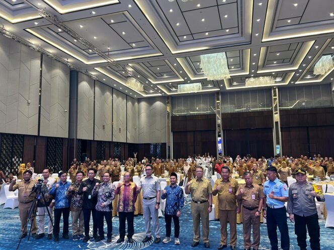 
					Wali Kota Samarinda, Andi Harun, Saat Meluncurkan Aplikasi Transformasi Digital Baru, di Hotel Mercure Samarinda/ Foto: fasenews.id
