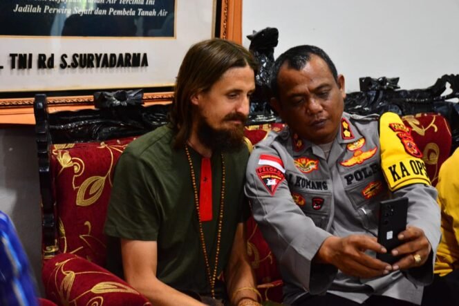 
					Pilot Philip Mark Mehrtens yang kini sudah bebas dari sandera KKB Papua/ Foto: X Partai Socmed