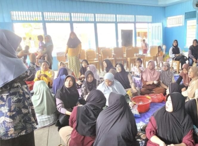 
					Ibu-ibu Desa Tepian Terap Mengikuti Pelatihan Pembuatan Jamur Crispy Bersama DPM-Pemdes/Foto:IST