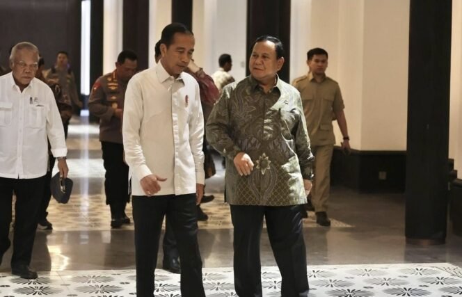 
					POTRET - Presiden Joko Widodo Berbincang Dengan Prabowo Subianto/ Foto: Intragam Prabowo Subianto