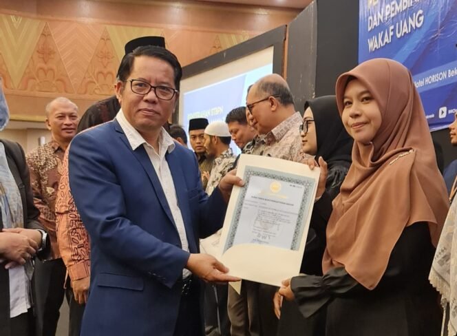 
					Lembaga Wakaf Maziyyatul Ummah menerima Surat Tanda Bukti Pendaftar Nazir dan pembinaan Nazir wakaf uang dari Badan Wakaf Indonesia/ Foto: fasenews.id