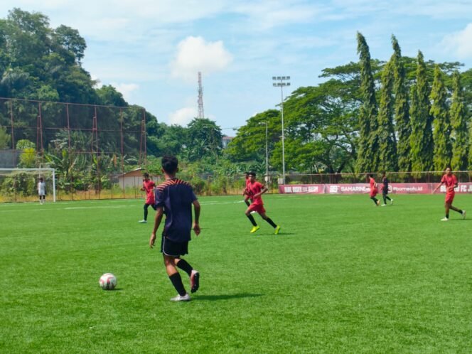 
					Tim Sepak Bola Kalimantan Timur (Kaltim) Mulai Melakukan Uji Coba Melawan Tim Pro Elit Akademi Borneo FC/Foto: FASENEWS.ID