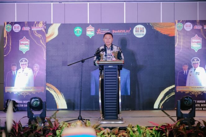 
					Kepala Dinas Pemberdayaan Masyarakat dan Pemerintahan Desa (DPMPD) Kaltim, Puguh Harjanto hadir  dalam agenda Dialog Publik Masyarakat Adat Provinsi Kaltim tahun 2024/ Foto: Fasenews.id