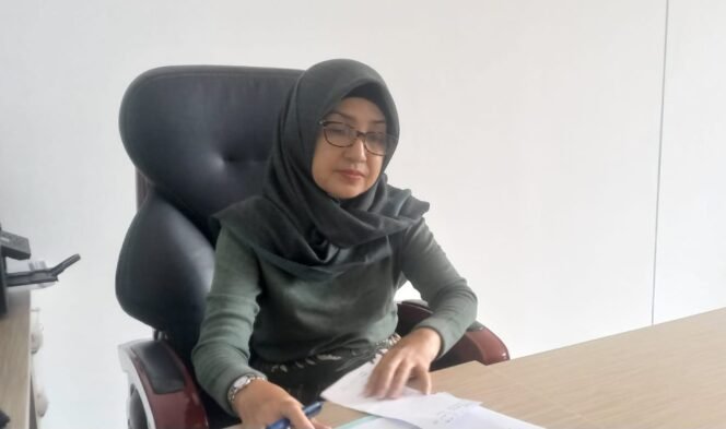 
					Kabid Pemberdayaan Kelembagaan dan Sosial Budaya Masyarakat, Dinas Pemberdayaan Masyarakat dan Pemerintah Desa (DPMPD) Kaltim, Roslinda/ Foto: FASENEWS.ID
