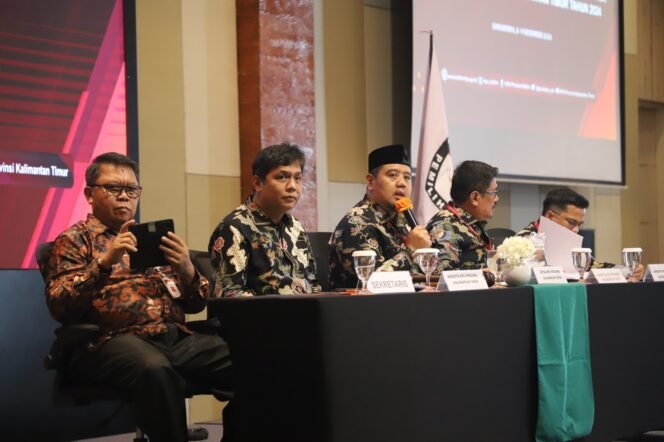 
					Rapat Pleno terbuka rekapitulasi hasil perhitungan suara tingkat provinsi untuk Pemilihan Gubernur dan Wakil Gubernur Kaltim 2024/ fasenews.id