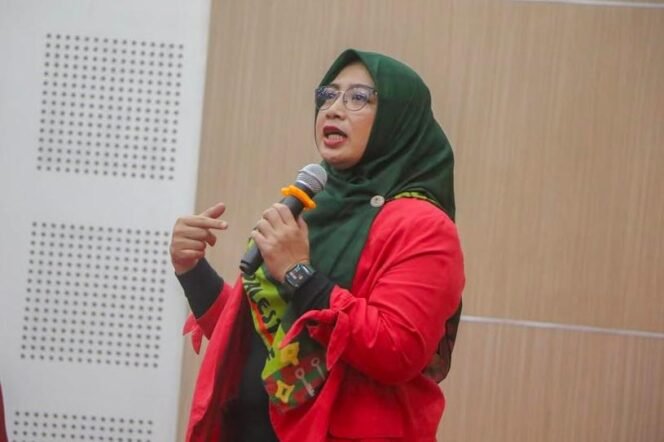 
					Wakil Ketua Komisi IX DPR RI, Nihayatul Wafiroh (Foto: Instagram @ninikwafiroh)