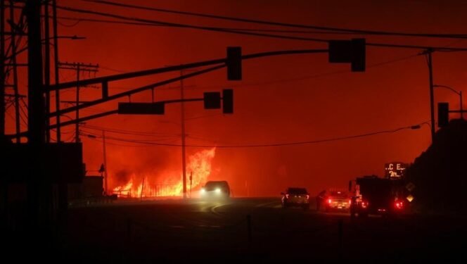 
					Kebakaran di Los Angeles, Amerika Serikat (Foto: Reuters)