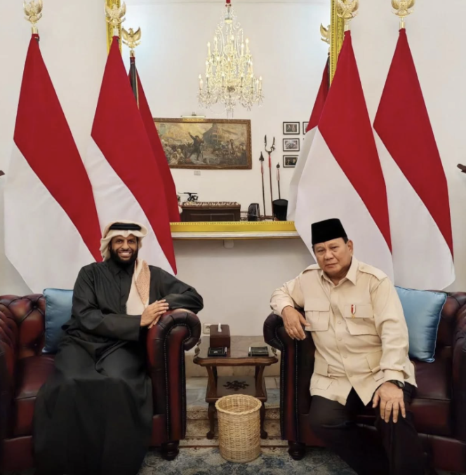 
					Sheikh Abdulaziz Abdulrahman Al Thani bersama Prabowo Subianto/ Foto: IG @qilaagroup