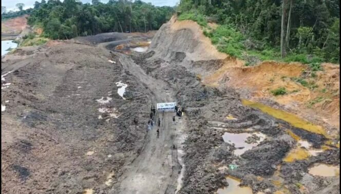 
					Lokasi penambangan ilegal di kawasan Hutan Pendidikan Universitas Mulawarman (Unmul), Lempake, Kecamatan Samarinda Utara, Kota Samarinda, Kalimantan Timur (foto:Ho)
