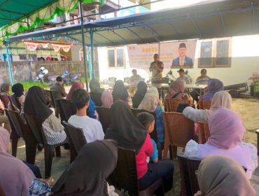 Anggota Komisi I DPRD Samarinda Adnan Faridhan melakukan serap aspirasi di Jalan Muso Salim, Kelurahan Karang Mumus, yang dihadiri 15 ketua RT bersama sejumlah masyarakat. (Foto : MR)