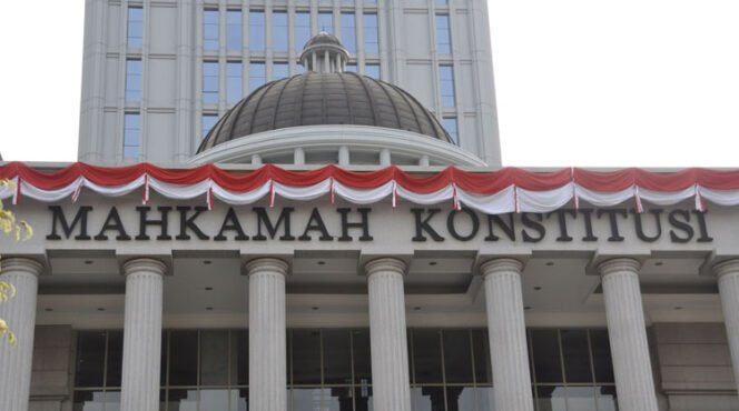 
					Mahkamah Konstitusi (MK)