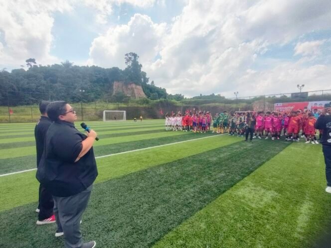 
					Sekretaris DPD PDI Perjuangan Ananda Emira Moeis saat membuka turnamen Soekarno Cup U-13 dalam (Foto: Fasenews.id)