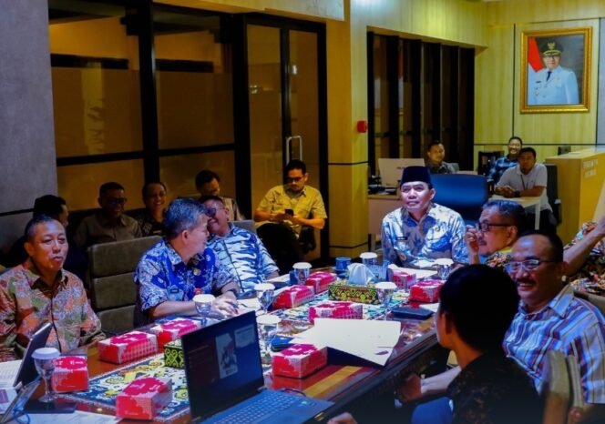 
					Pemkot Samarinda Gelar Rapat persiapan HUT RI Ke-80 (Diskominfo)