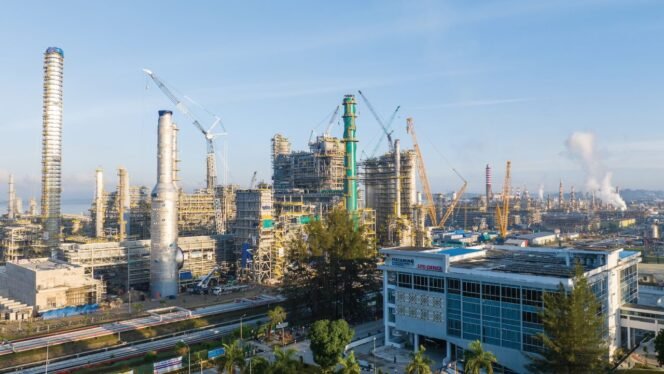 
					Proyek Refinery Development Master Program Pertamina (ist)