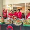 Moment pemotongan tumpeng HUT PDI Perjuangan di kantor DPD PDI Perjuangan Kaltim
