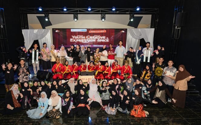 
					Foto bersama sejumlah peserta dan panitiaINSKA FEST 2026 usai gelaran acara (Ho/Fasenews.id)