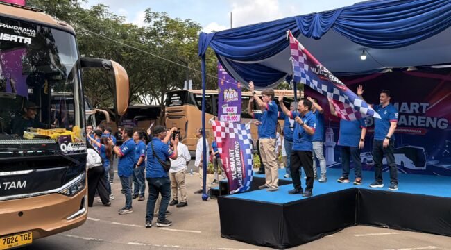 Manajemen XLSMART melepas keberangkatan 700 peserta program mudik bareng menuju berbagai kota tujuan (Ho/Fasenews.id)