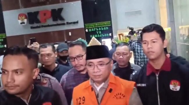 Komisi Pemberantasan Korupsi (KPK) resmi menahan Mantan Menteri Agama Yaqut Cholil Qoumas