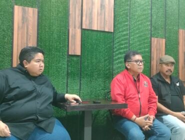 Ananda Emira Moeis (Kemeja hitam) bersama Sekjen PDI Perjuangan Hasto Kristiyanto dikantor DPD Perjuangan PDI Perjuangan (fasenews.id)