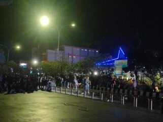 Masa aksi di depan kantor gubernur Kaltim dipukul mundur aparat 