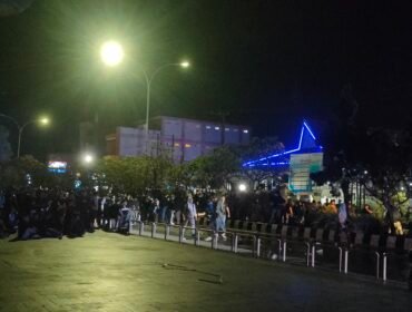 Masa aksi di depan kantor gubernur Kaltim dipukul mundur aparat 