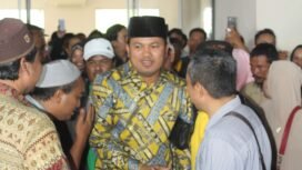 Gubernur Kaltim, Rudy Mas'ud (Batik Kuning)