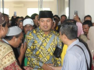 Gubernur Kaltim, Rudy Mas'ud (Batik Kuning)