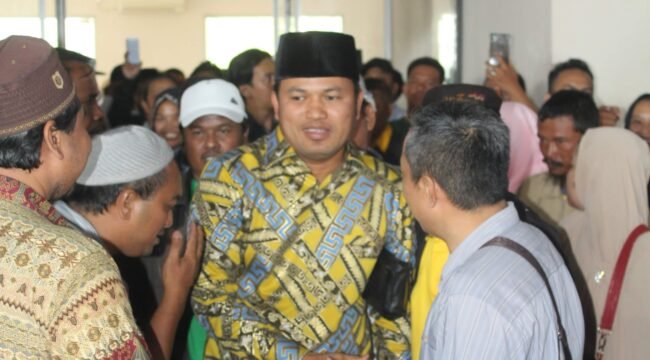 Gubernur Kaltim, Rudy Mas'ud (Batik Kuning)