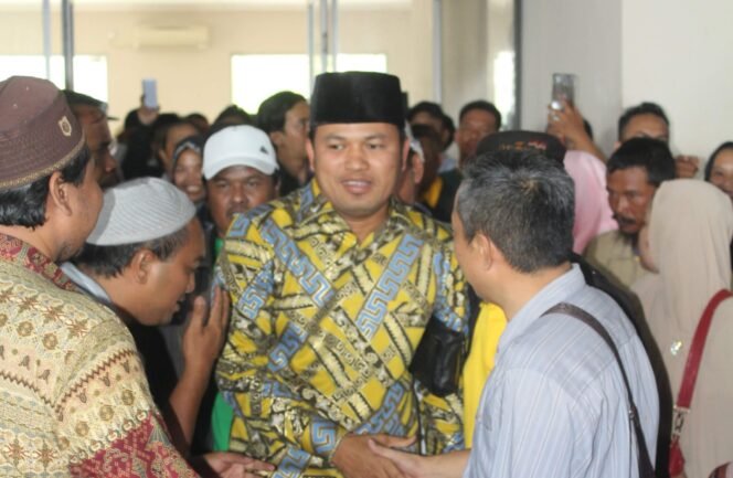 
					Gubernur Kaltim, Rudy Mas'ud (Batik Kuning)