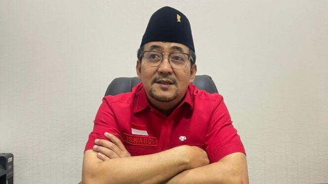 
					Ketua komisi I DPRD Samarinda, Iswandi 