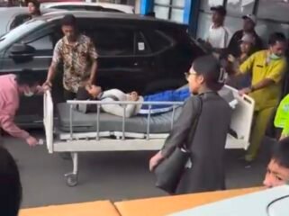 Siswa yang keracunan diduga usai santap Makanan Bergizi Gratis (MBG) dievakuasi kerumah sakit untuk melakukan perawatan (ist)
